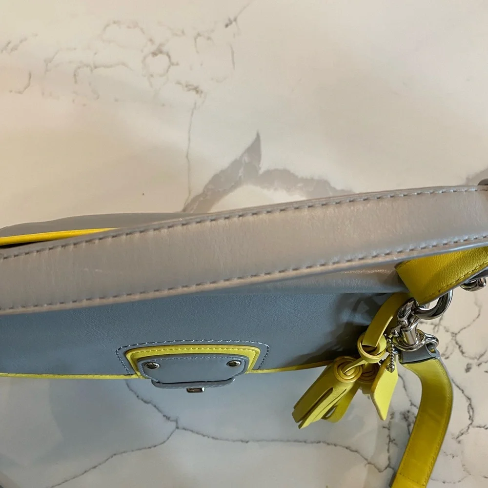 Coach "Legacy" crossbody - Picture 7 of 10